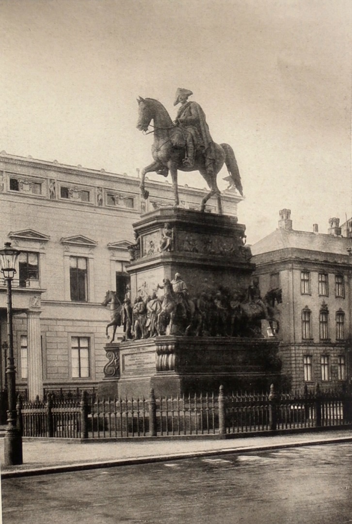 Statue in Berlin